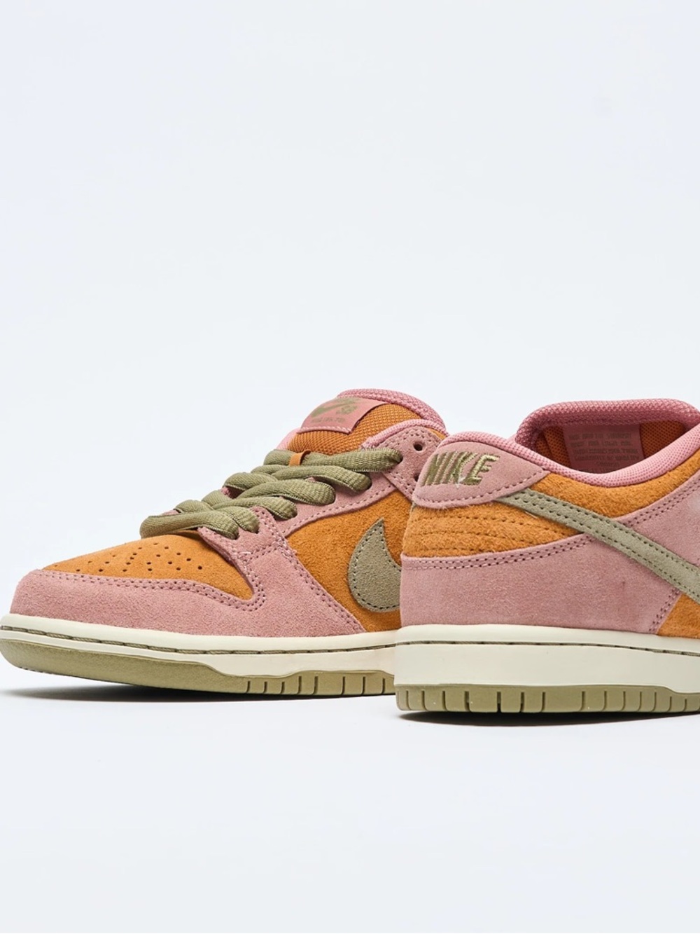 Nike Dunk Low SB ‘Red Stardust’